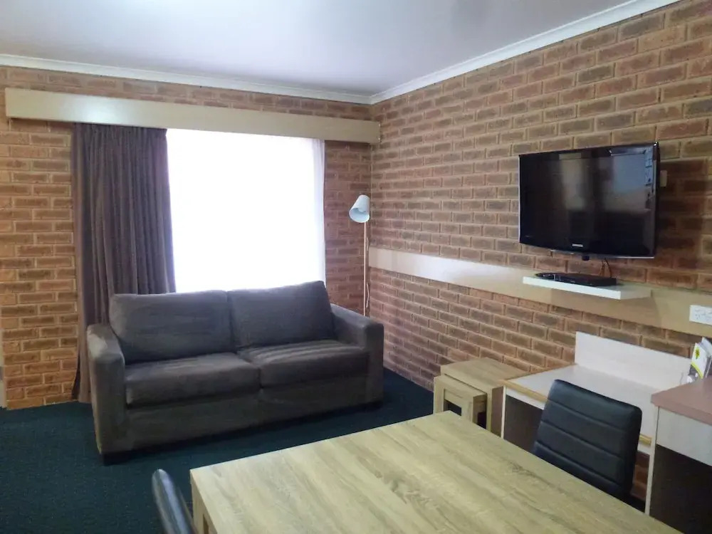 BEST WESTERN Colonial Motor Inn