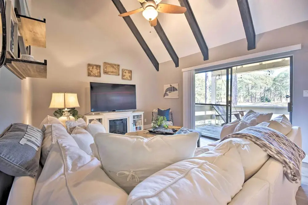 Resort Condo: Golf & Pond View, Walk to Beach