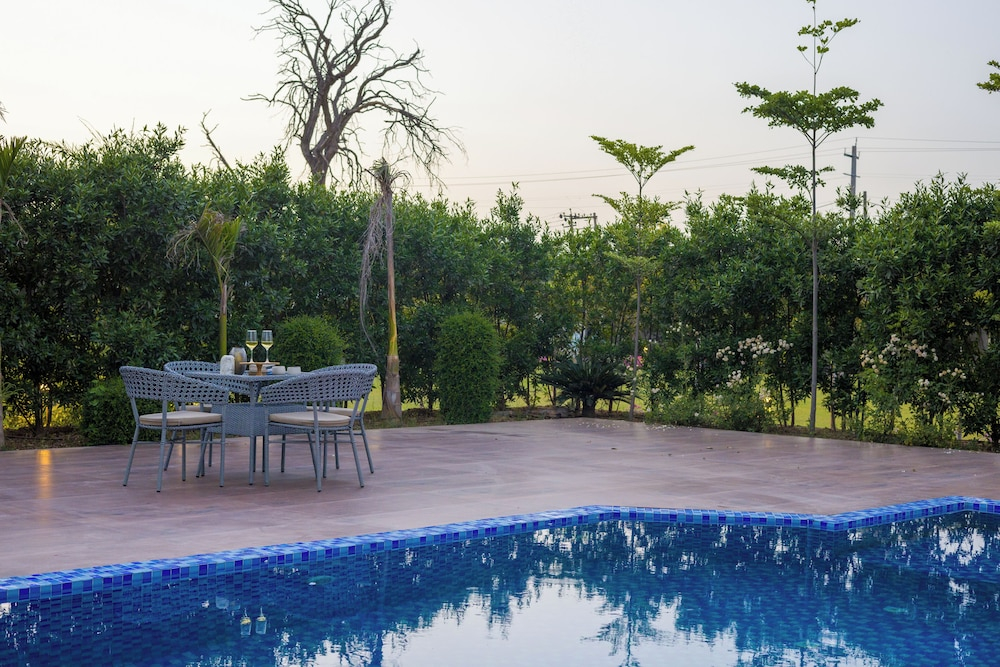 ELIVAAS Adhiva Retreat 5 BHK Farmhouse