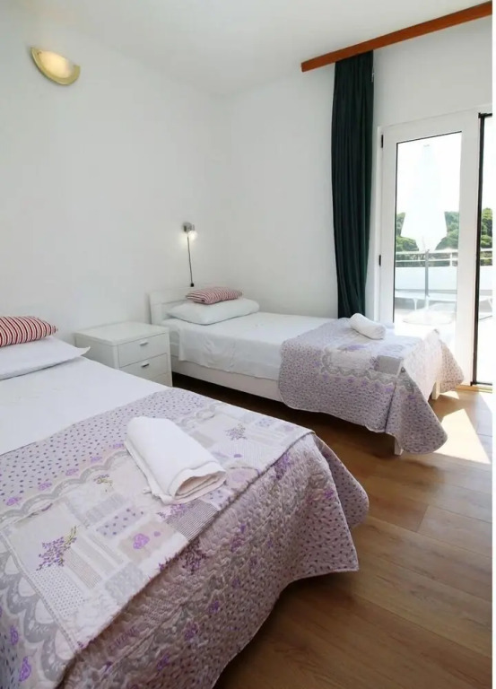 Elvi - Amazing Position & Parking - A4 Gornji