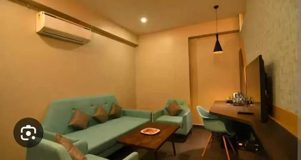 THE CENT HOTEL