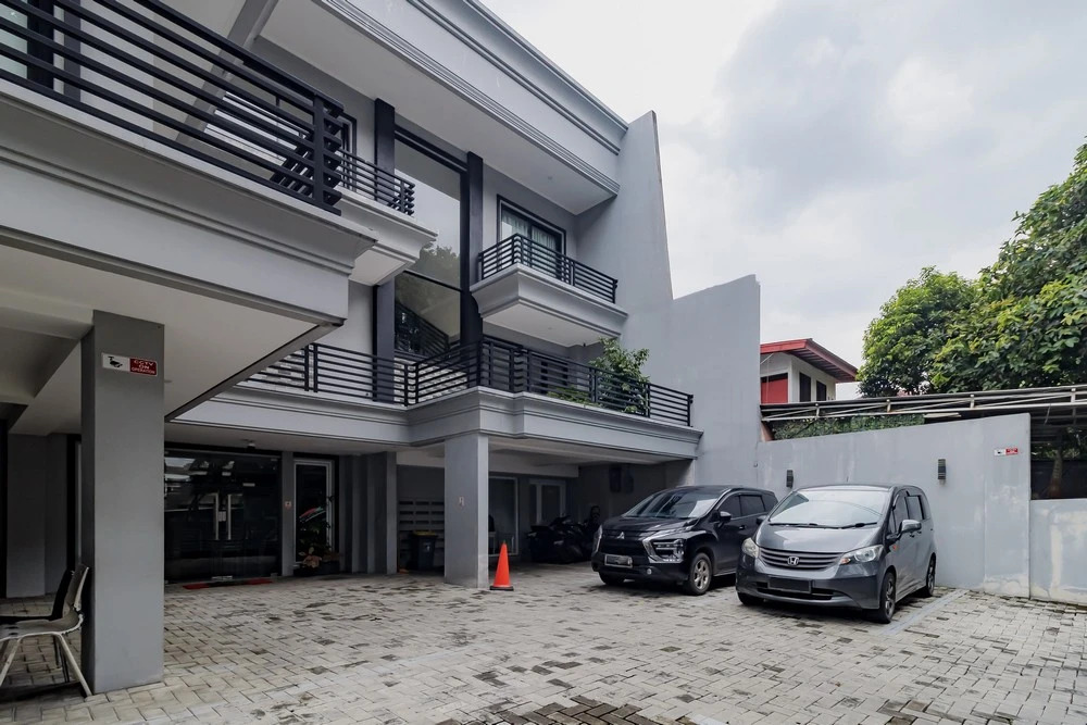 RedDoorz near Jakarta International Velodrome