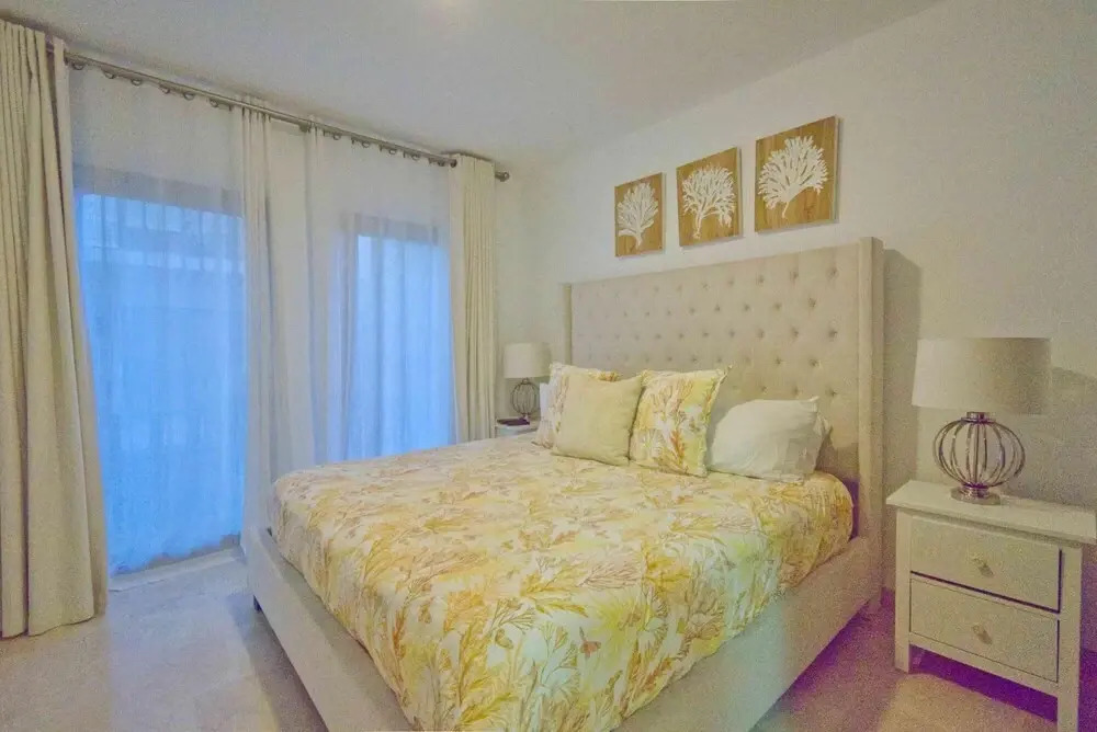 Tastefully Decorated Apartment With Centric Location Near Shops and Restaurants