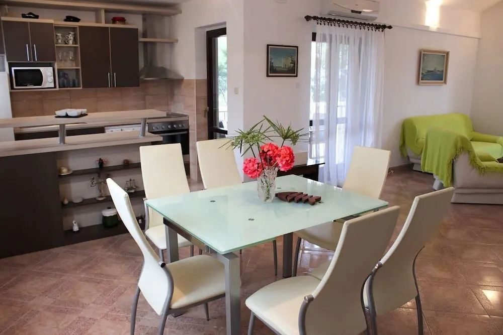 Apartments Pezzi / Two Bedrooms A1 Gajo