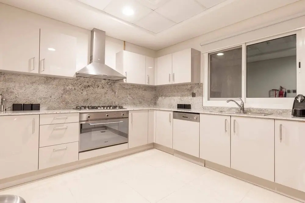 Bright & Spacious 3BR With Study in Downtown - Sleeps 7!