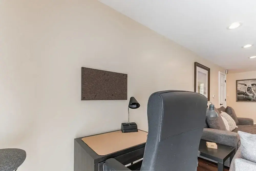 Beautiful Home With Private Hot Tub Close To Everything 4 Bedroom Residence by Redawning