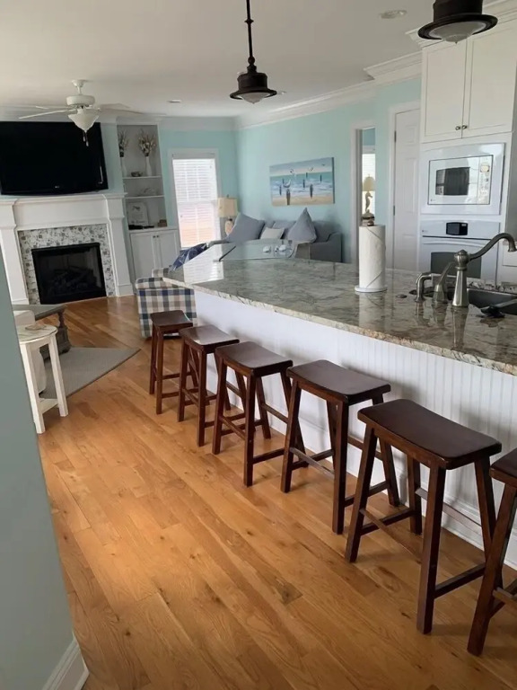 Shining Sea 5 Bedroom Home by RedAwning