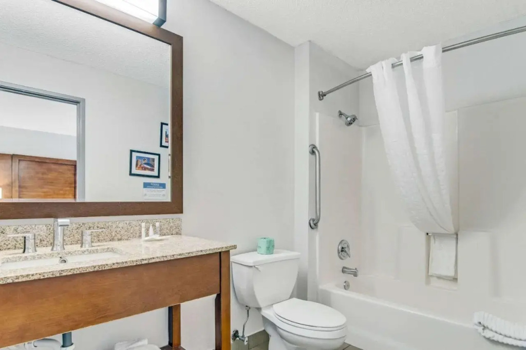 Comfort Suites near I-80 and I-94