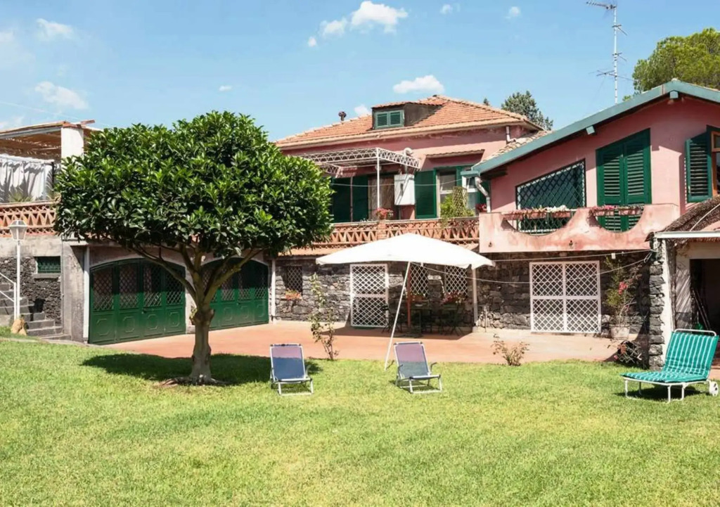 Acireale B&B Double AC bedroom in villa with g