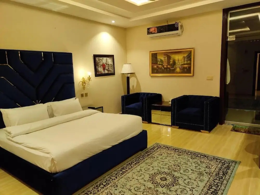 Royal Mansion Hotel