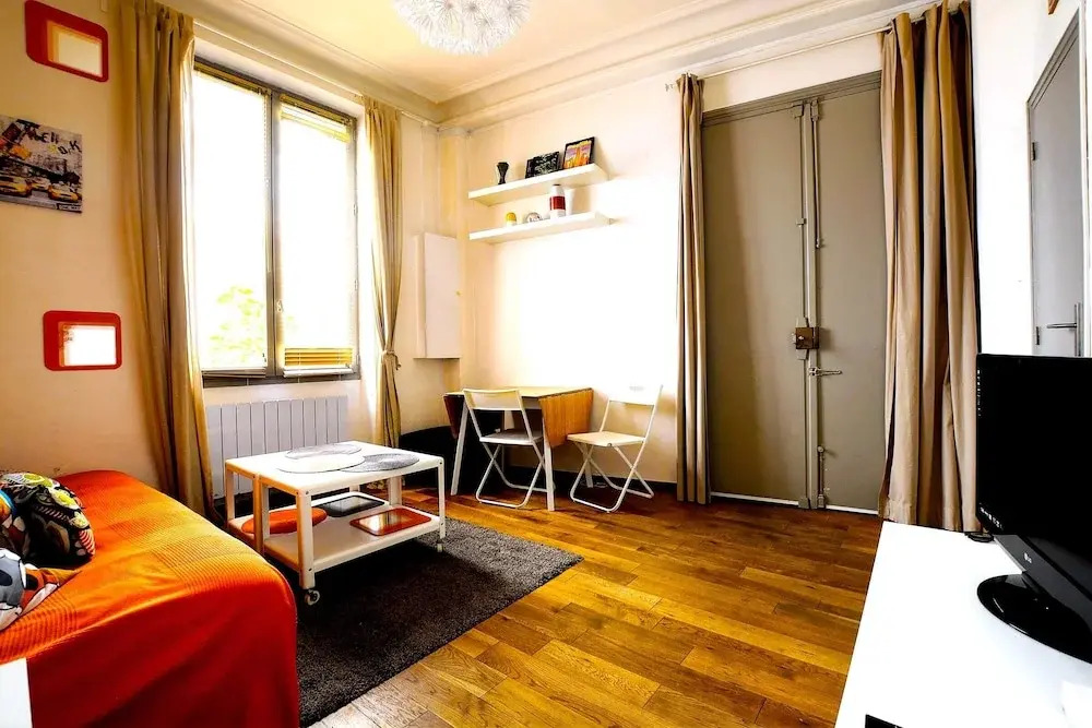 Rustic 1 Bedroom Apartment in Montmarte