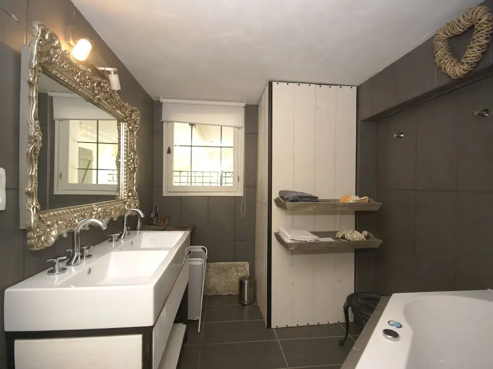 Plush Villa in Villecroze With Private Swimming Pool