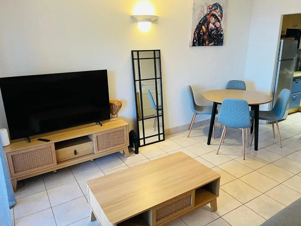 Appartement VAIANA avec piscine en bord de mer