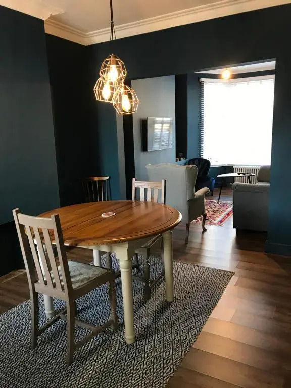 Cosy Vibes Central Cardiff House