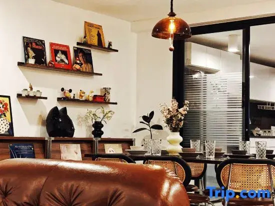 4BR Modern Art Villa with Free Wi-Fi Netflix Vinyl