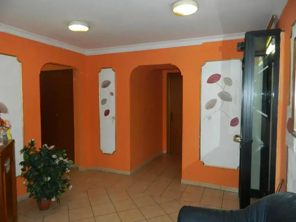 Roxena house