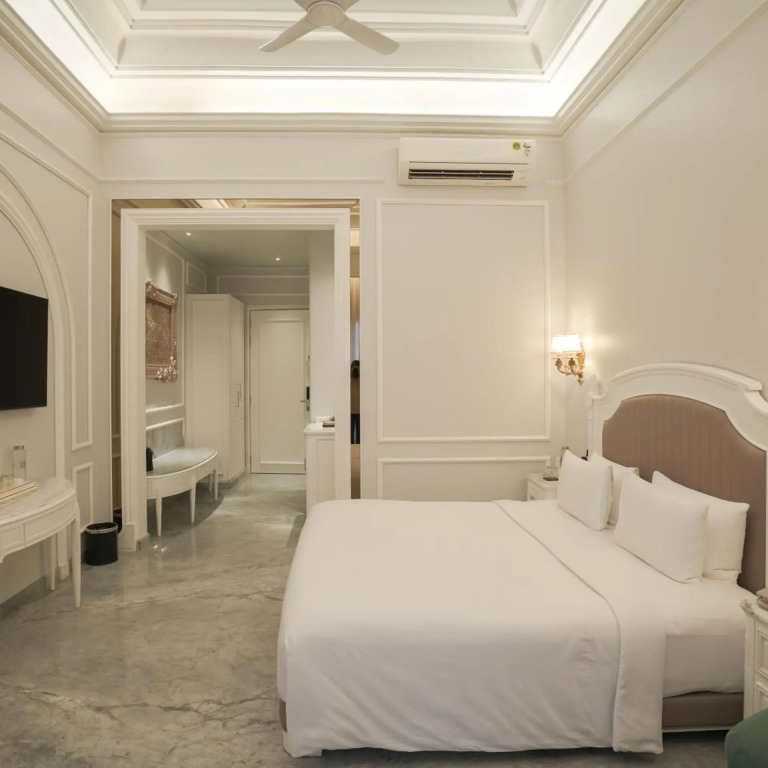 Hotel Hillock Ahmedabad