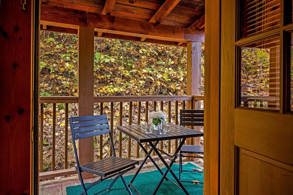 Hot Tub View Pool Table Fireplace Honeymoon