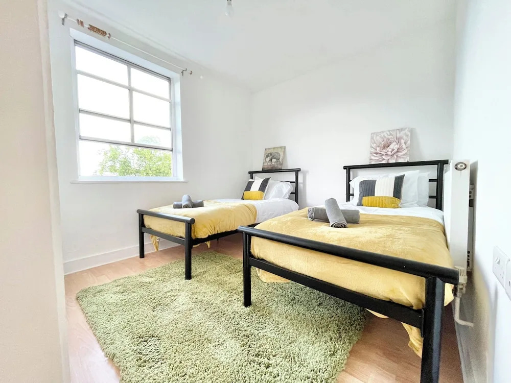 Apartment Sleeps 4 With Free Parking
