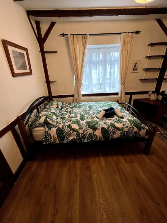 Cosy Entire 3-bed House With Garden and Fast Wifi