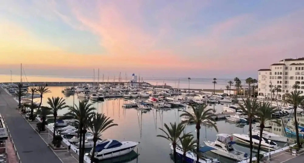 Modern Townhouse 7min Walk Beach and 15 to Duquesa