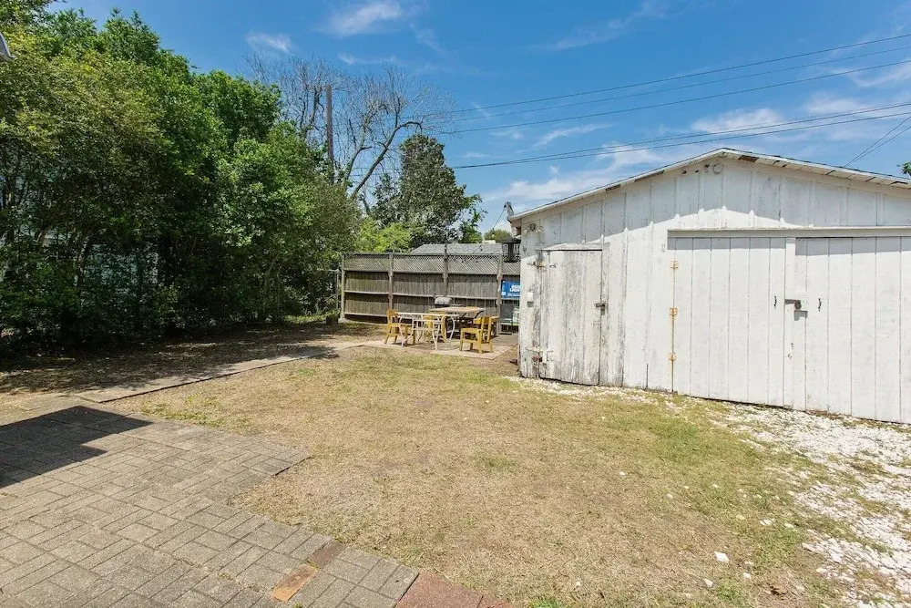 Sea Life - Just Blocks To Beach! 3 Bedroom Home by Redawning