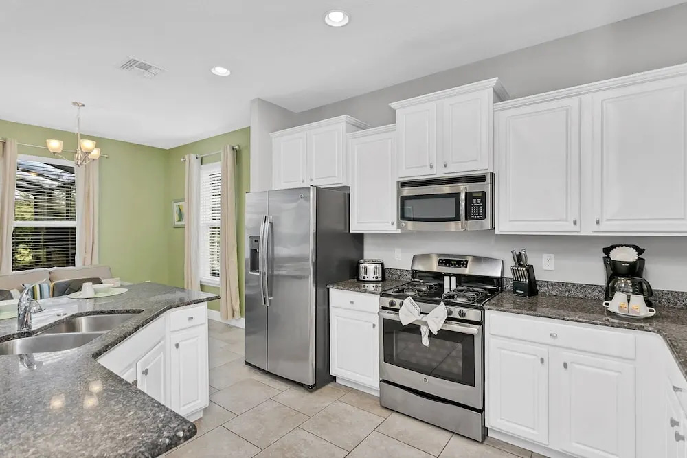 Posh and Roomy Home With Spa Near Disneyworld, CDC Standards #6st345