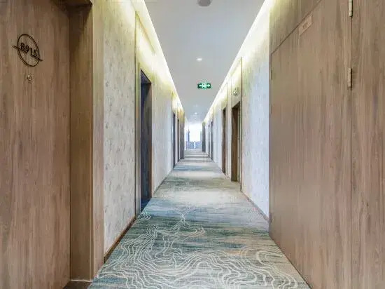 Starway Hotel (Xipu Baicao Road)