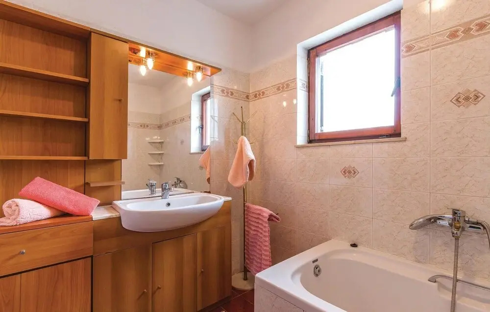 Stunning Home in Pula With Wifi and 5 Bedrooms