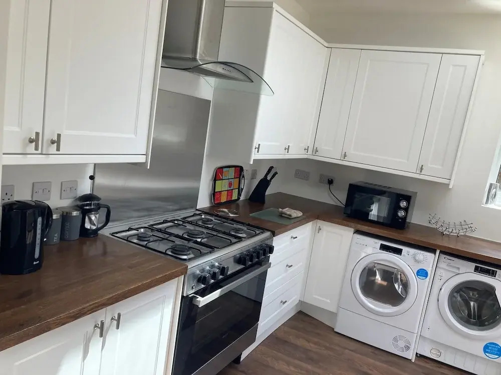 Lovely 4-bed House in Central Wolverhampton