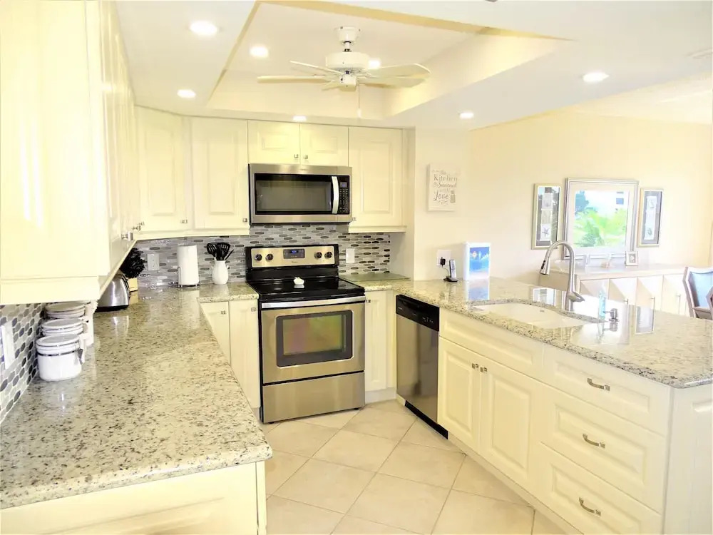 Gulf And Bay Club- B301 Updated End Unit! 2 Bedroom Condo