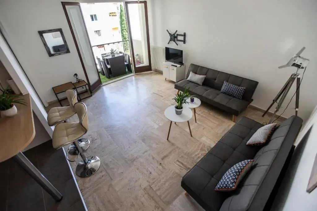 ++++ renovated cosy 50m2 sunny flat / balcony / close to beach and to the Palais des festivals ++++
