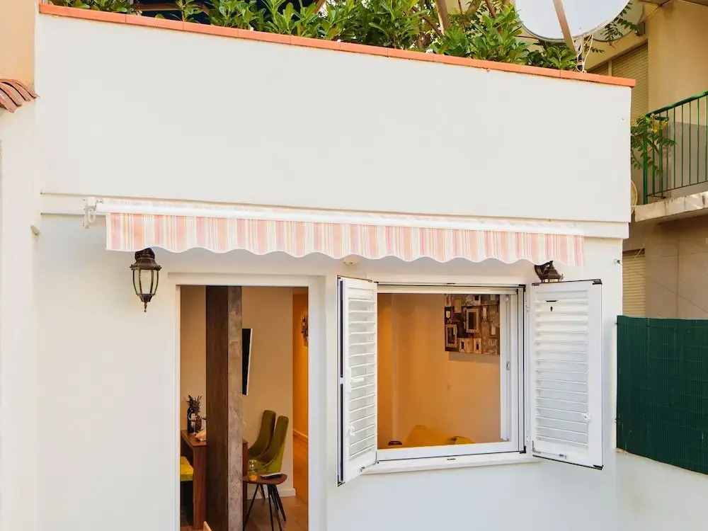Enticing Holiday Home In Split Near Sea Beach