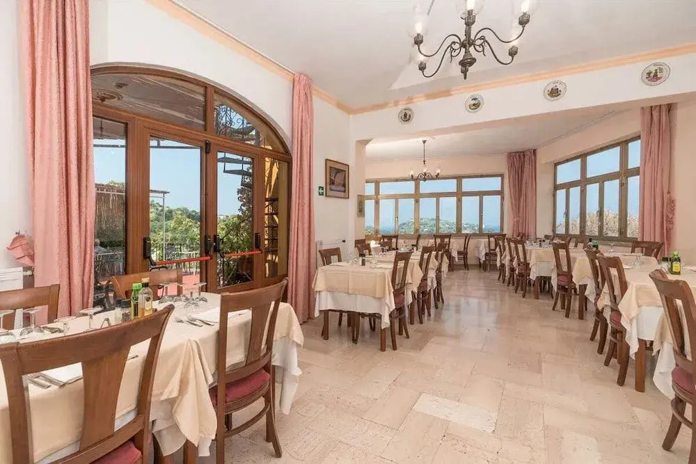 Hotel Monti