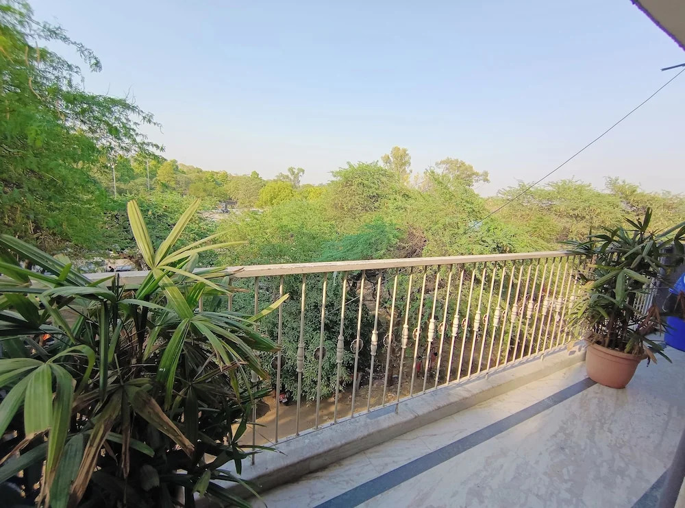 Mauryan Express Hotel Hauz Khas Fort