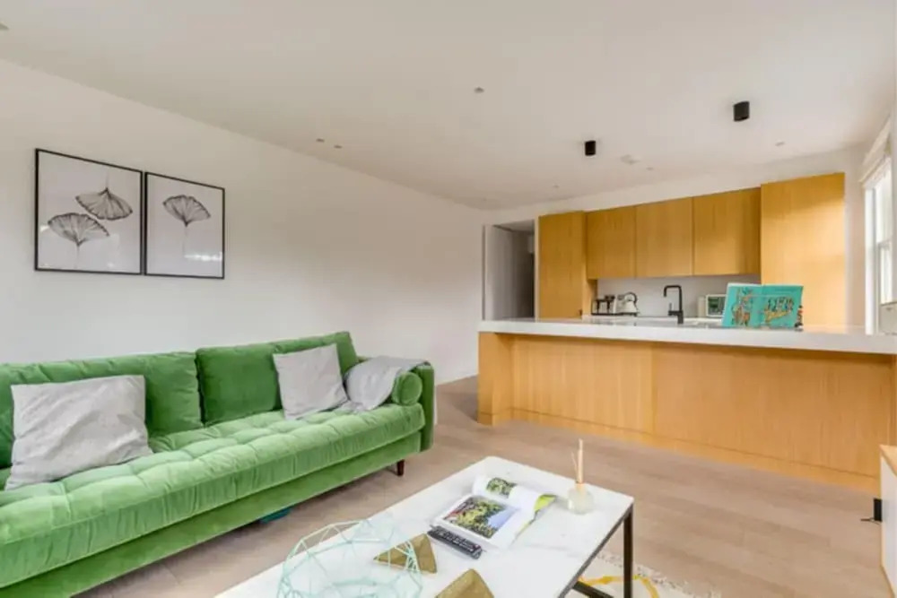 The Imperial Wharf Retreat - Modern 3BDR in Fulham with Rooftop Terrace