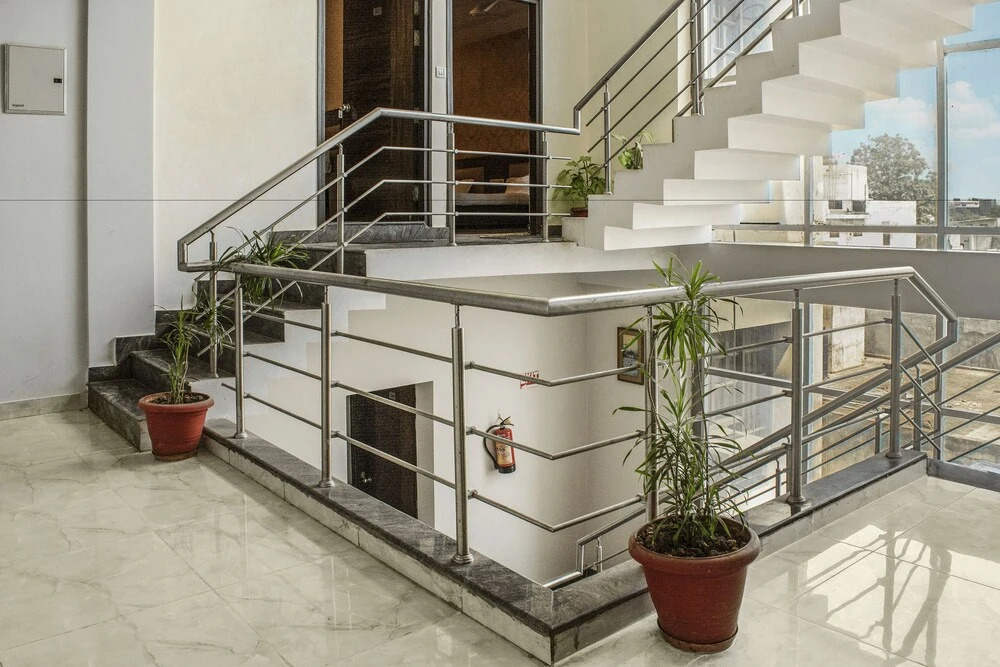 FabHotel Tekarees Inn Hazratganj