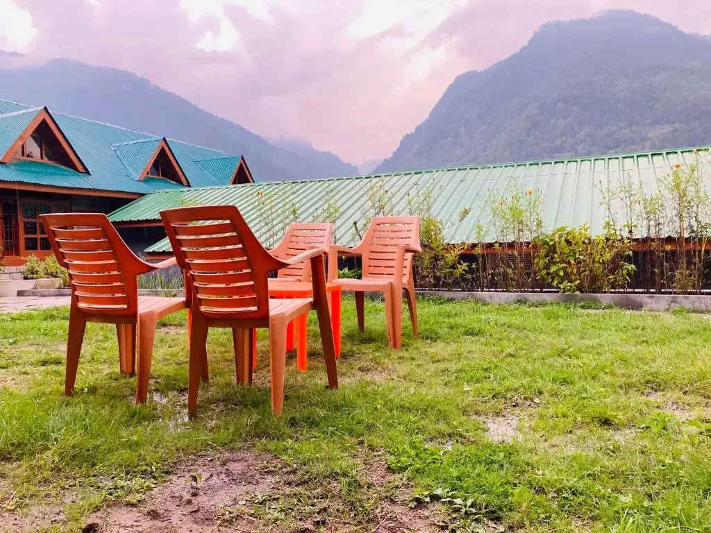 Snow Clad Riverview Hotel & Resort, Manali