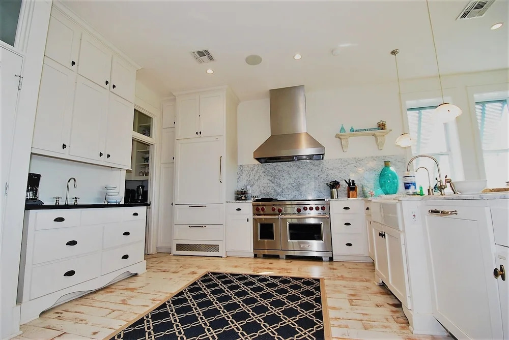 Bella Casa - Private House With Hot Tub 4 Bedroom Home by RedAwning