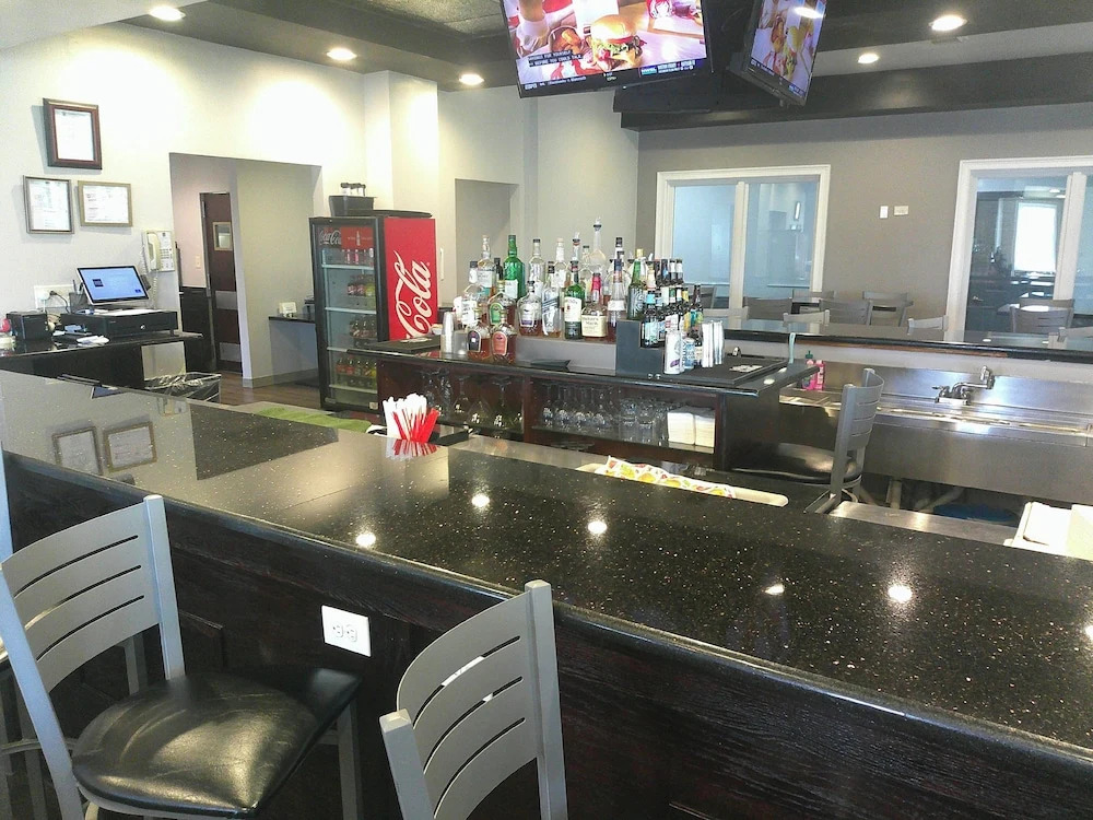 HomeTowne Studios by Red Roof Leesburg