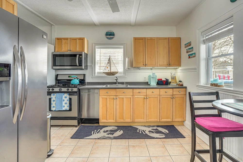 Walk to Gloucester Harbor & Dtwn: Coastal Studio