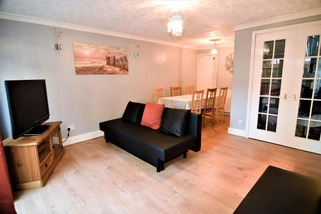 The Brum House - Private garden, 3 TVs with NETFLIX, BBQ, up to 8 guests