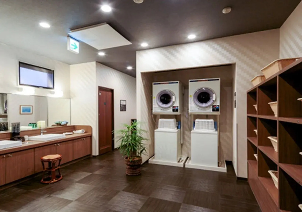 Hotel Route-Inn Takaoka Ekimae