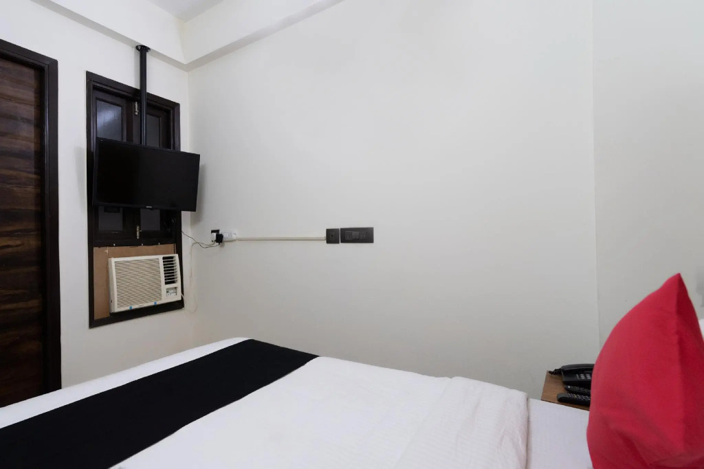 Capital O 75020 Noida Stay 62