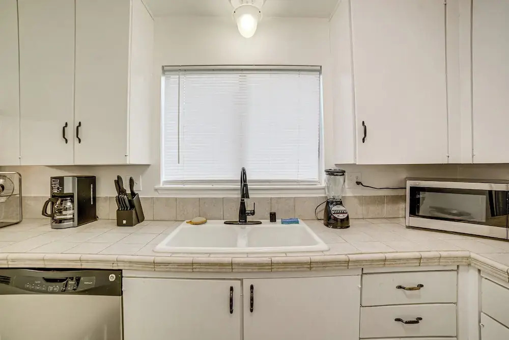 Home 1 Mi to UC Riverside: Families Welcome!