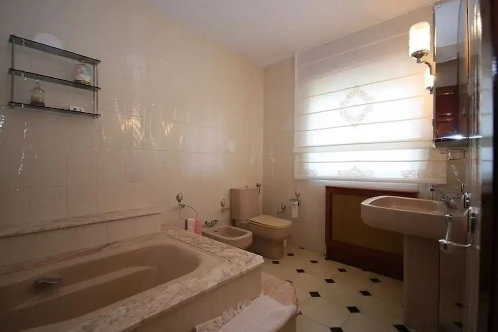 House - 4 Bedrooms - 101886