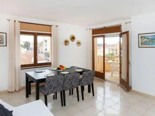 Apartment Policar