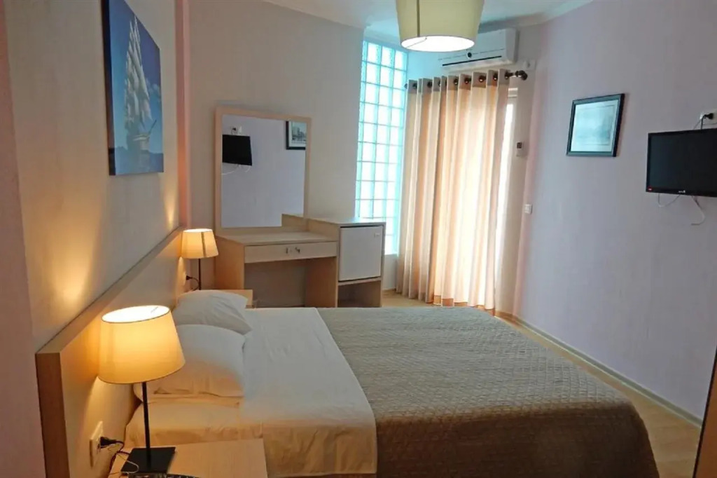 Titania Hotel