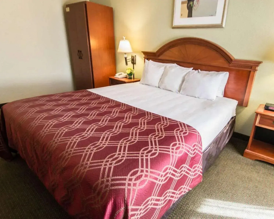 Econo Lodge Inn And Suites Near Florida Mall