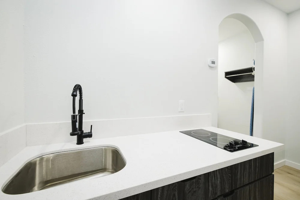 Sapphire Inn & Suites